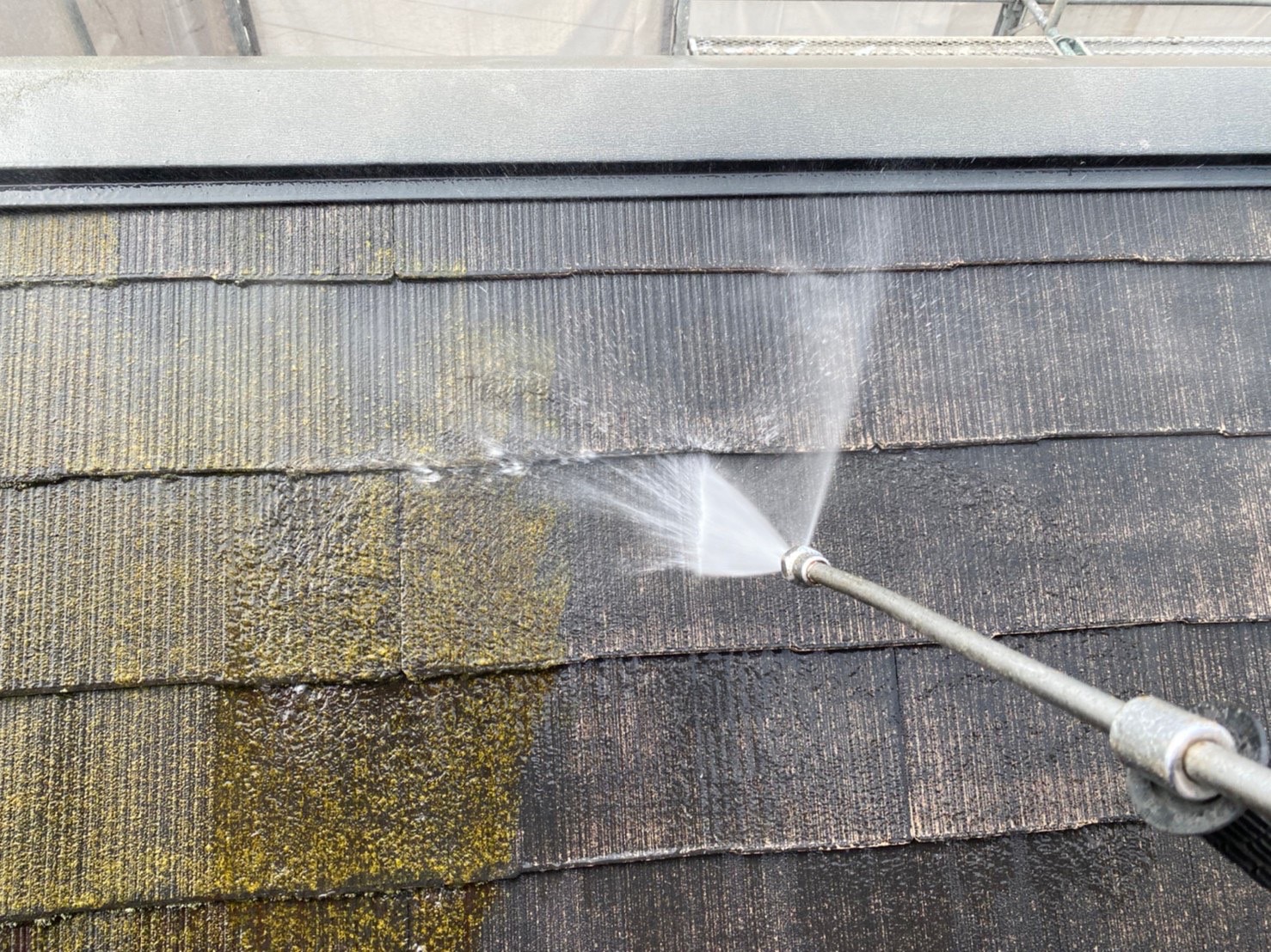 相模原市中央区M様邸外壁屋根塗装工事　屋根高圧洗浄