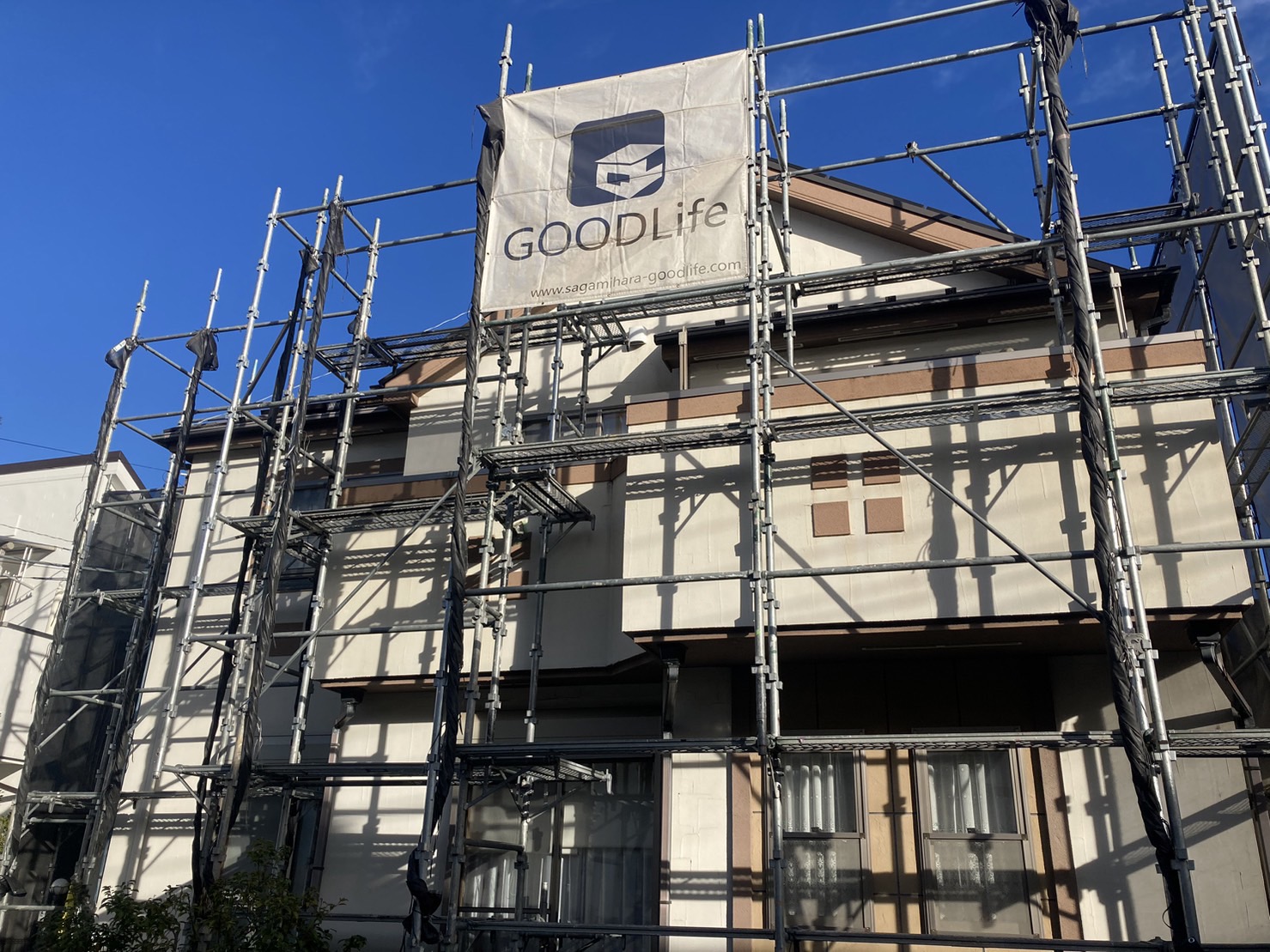 町田市K様邸外壁屋根塗装工事　足場架設工事