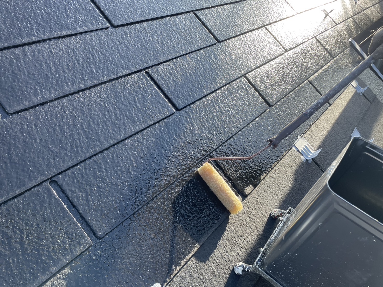 相模原市南区K様邸外壁屋根塗装工事　屋根下塗り工事