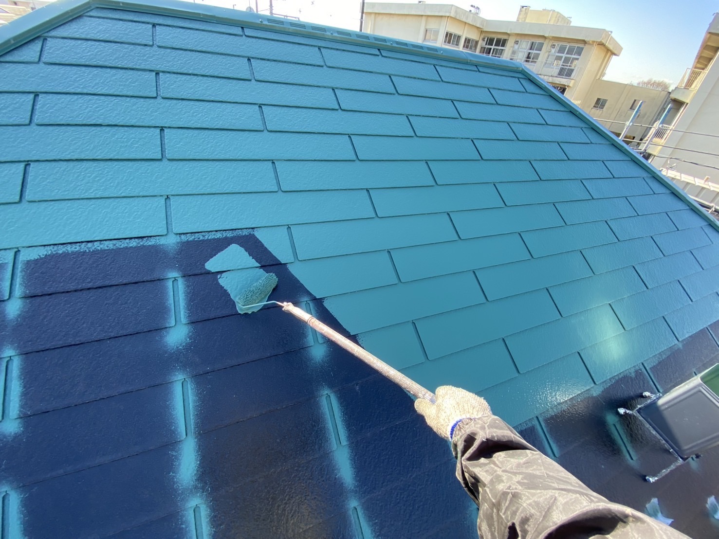 相模原市南区K様邸外壁屋根塗装工事　屋根中塗り工事