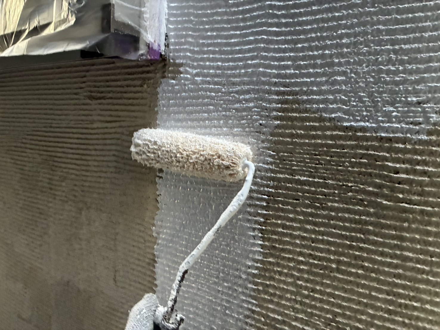 相模原市南区S様邸外壁屋根塗装工事　外壁下塗り工事