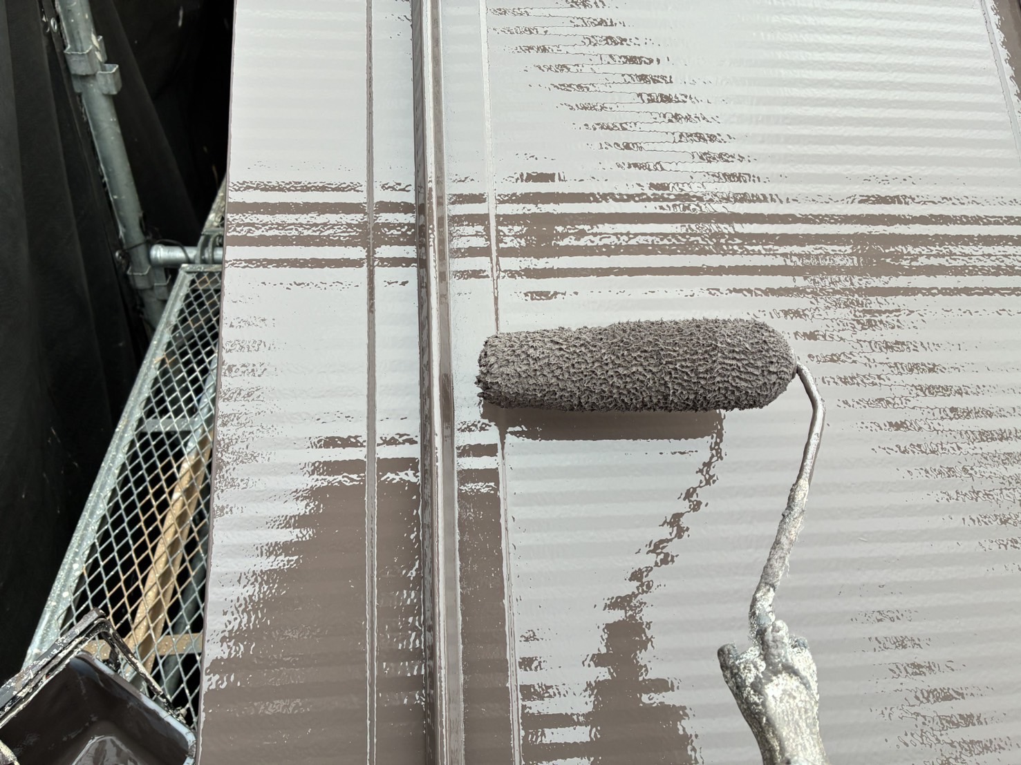 相模原市南区S様邸外壁屋根塗装工事　屋根上塗り工事