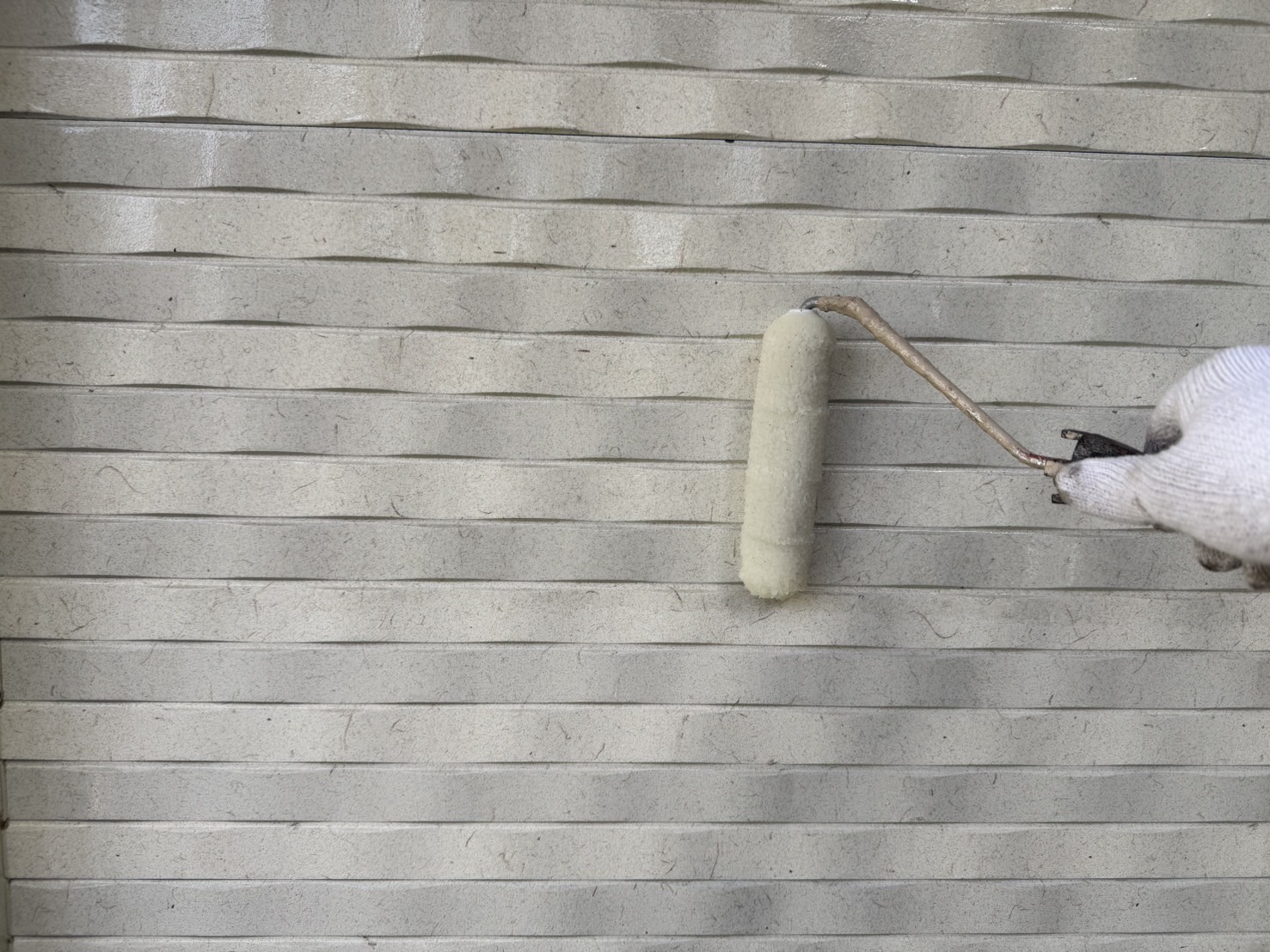 町田市N様邸外壁塗装工事　外壁下塗り工事