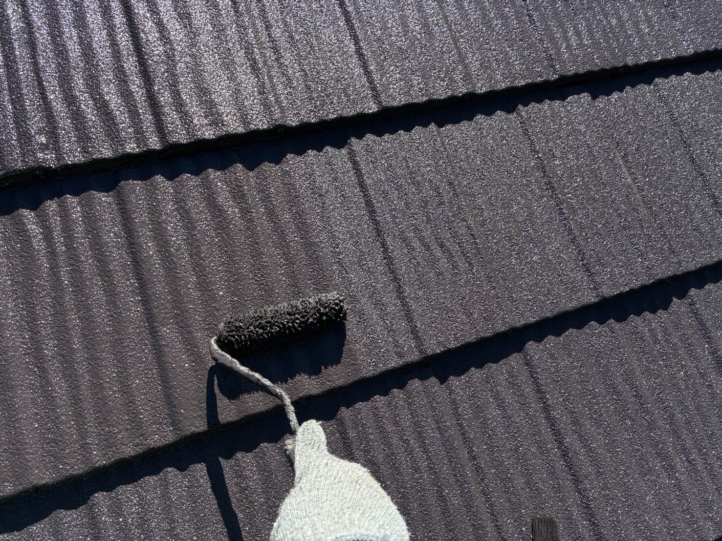 相模原市南区H様邸外壁屋根塗装工事　屋根上塗り工事