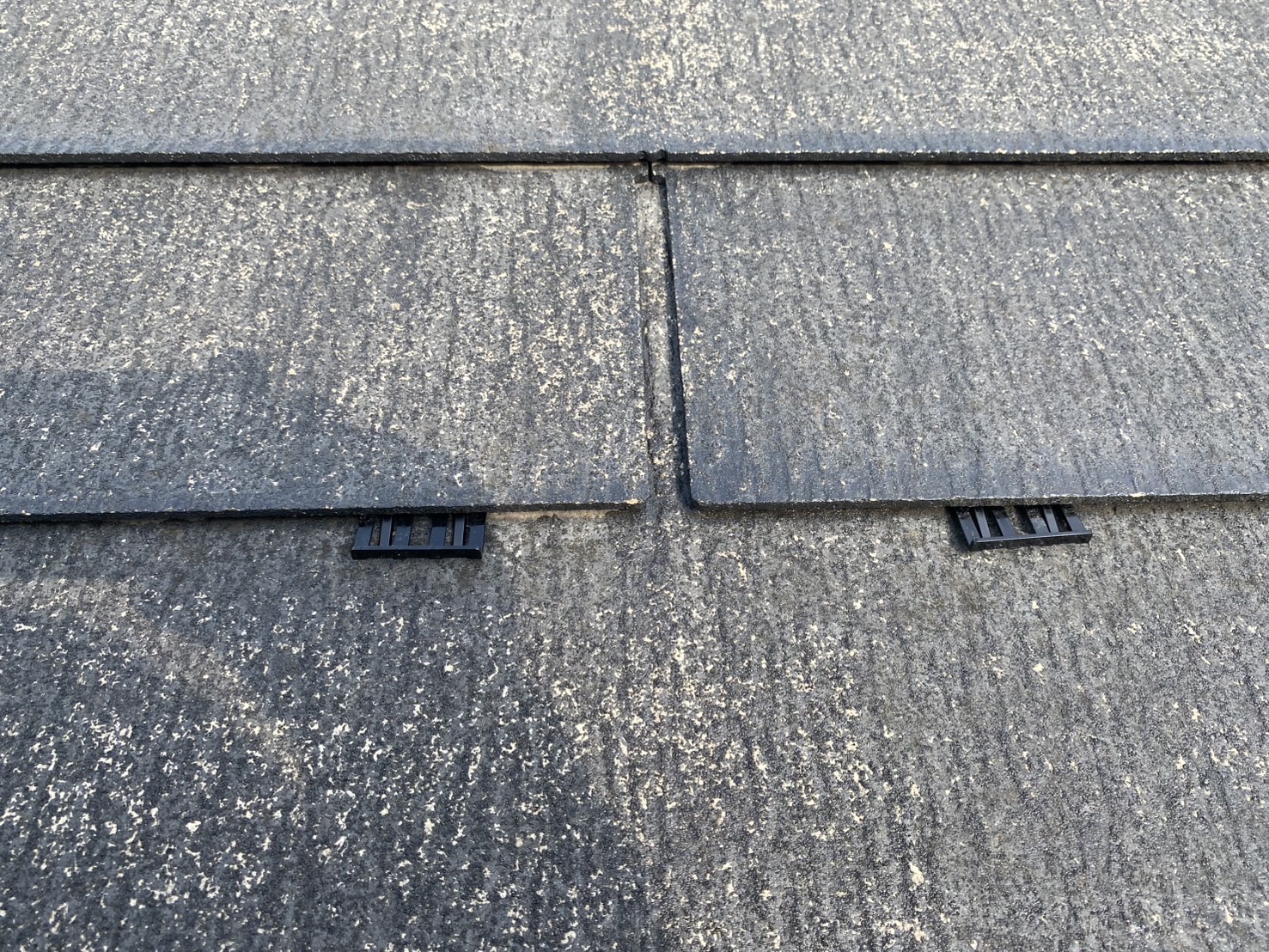 相模原市南区S様邸外壁屋根塗装工事　屋根中塗り工事