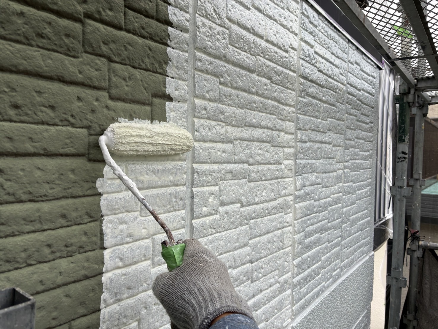 相模原市南区A様邸外壁塗装工事　外壁下塗り工事