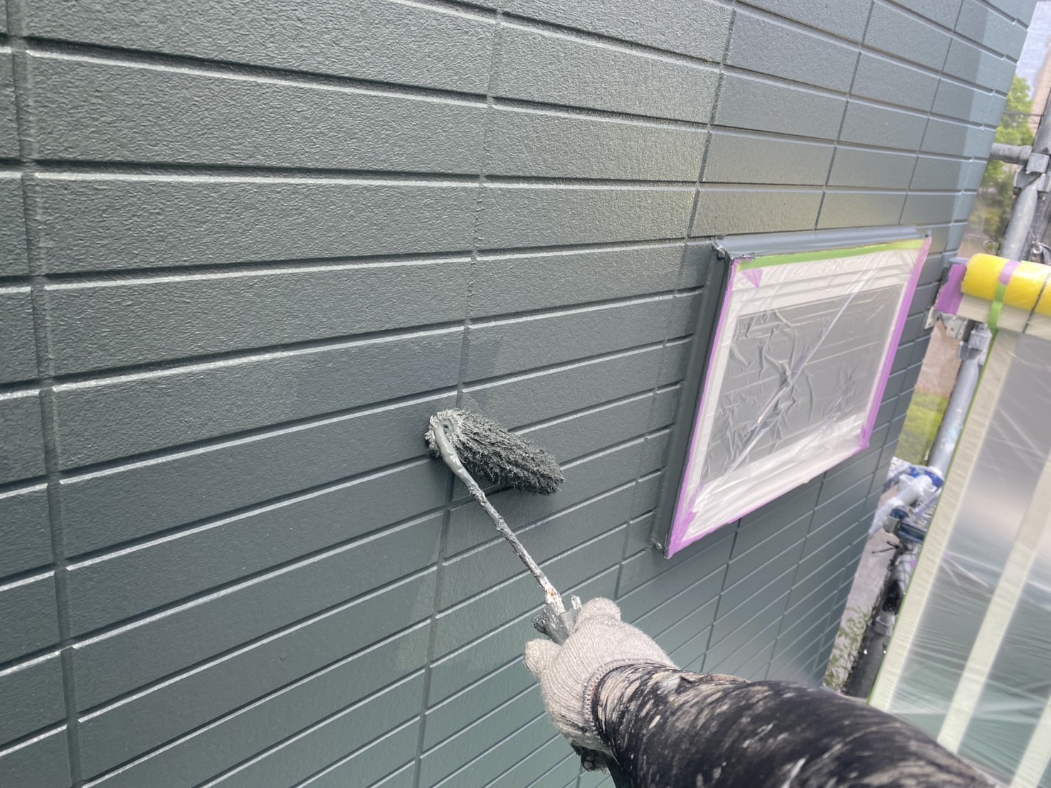 相模原市緑区N様邸外壁屋根塗装工事　外壁上塗り工事