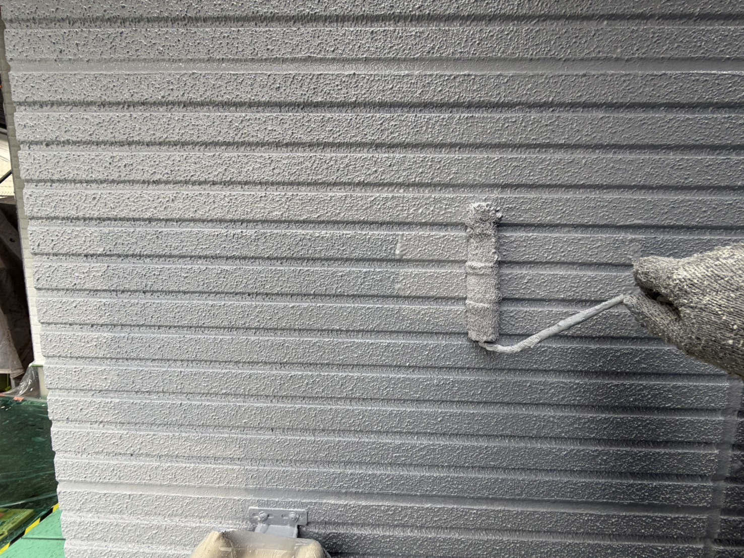 相模原市南区S様邸外壁屋根塗装工事　外壁上塗り工事