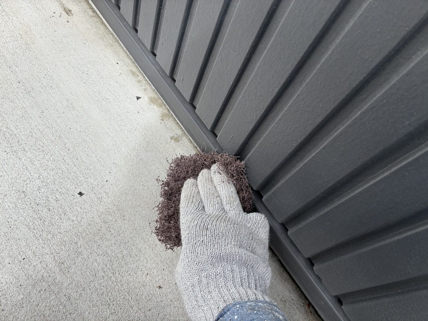 相模原市南区S様邸外壁塗装工事　錆止め塗布