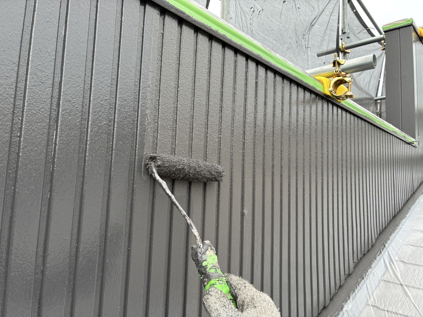 相模原市南区S様邸外壁塗装工事　外壁上塗り工事